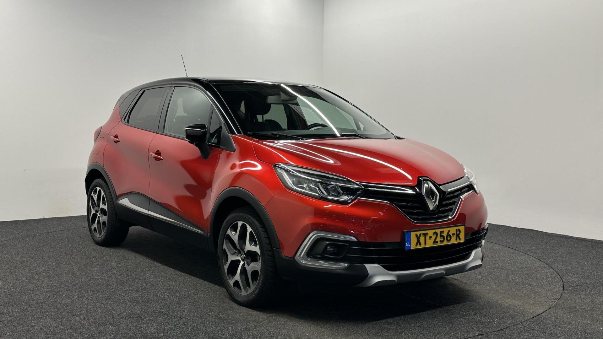 Renault Captur 1.2 TCe Intens NAVI CRUISE ECC TREKHAAK LM., Gebruikt, 4 cilinders, Met garantie (alle), 635 kg