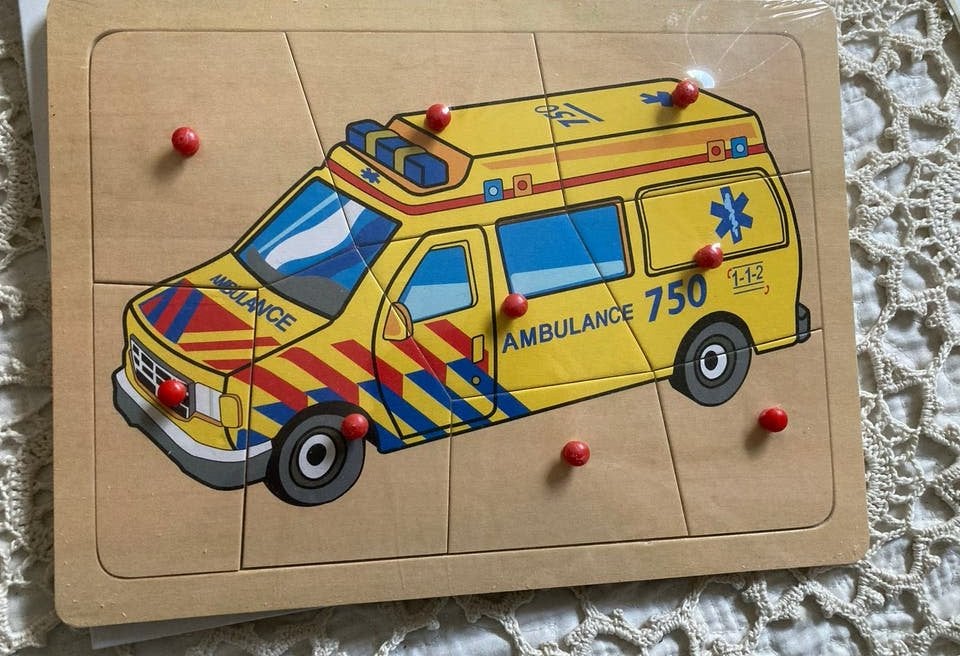 Houten Ambulance puzzel, 30x22,5 cmnieuw in plastic, 2 tot 4 jaar, Ophalen of Verzenden, Zo goed als nieuw, Van hout