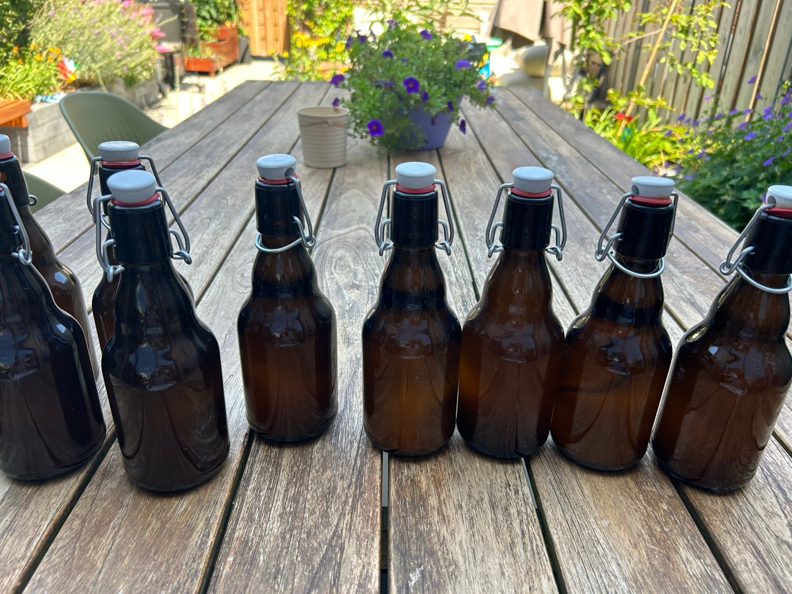 9 beugelflessen van bruin glas, Ophalen, Glas, Overige typen, Gebruikt