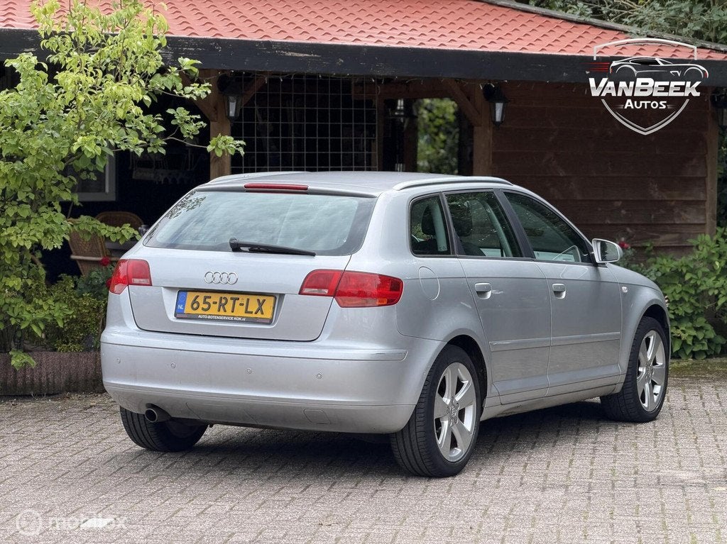Audi A3 1.6 Ambiente apk Airco Facelift, Voorwielaandrijving, Stof, Gebruikt, 4 cilinders
