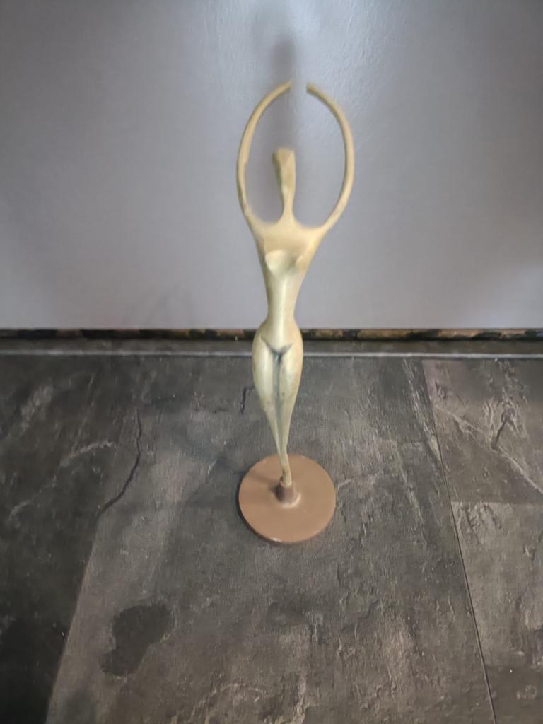 Bronzen beeldje van een danseres op sokkel, Gepatineerd, Ophalen of Verzenden, Brons, 20 - 50 cm