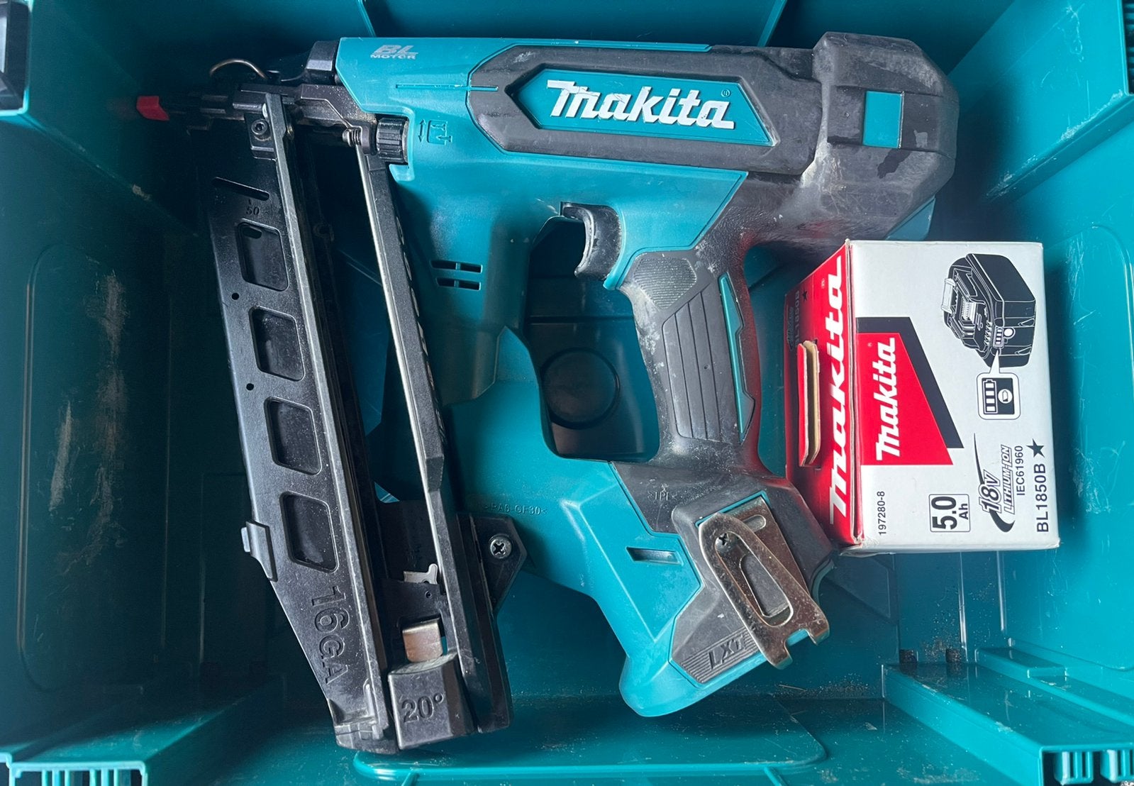 Makita 18v afwerktacker, Doe-het-zelf en Verbouw, Gereedschap | Boormachines, Ophalen of Verzenden, Zo goed als nieuw