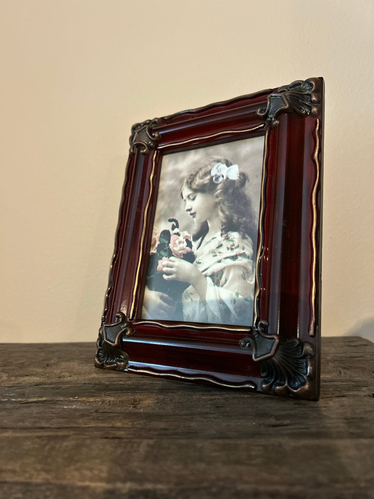 Antieke fotolijst met sierrand en afbeelding, Huis en Inrichting, Woonaccessoires | Lijsten, Gebruikt, Ophalen of Verzenden, Fotolijst