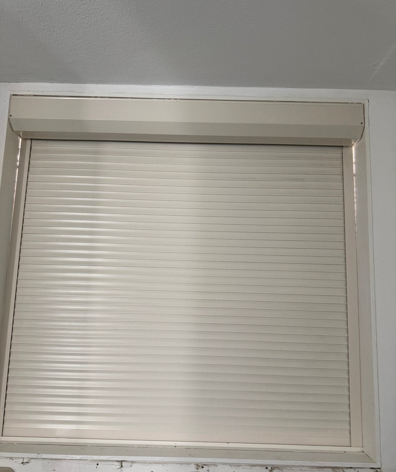 Elektrisch rolluik met afstandsbediening, Ophalen, Gebruikt, Crème of Beige, 200 cm of meer