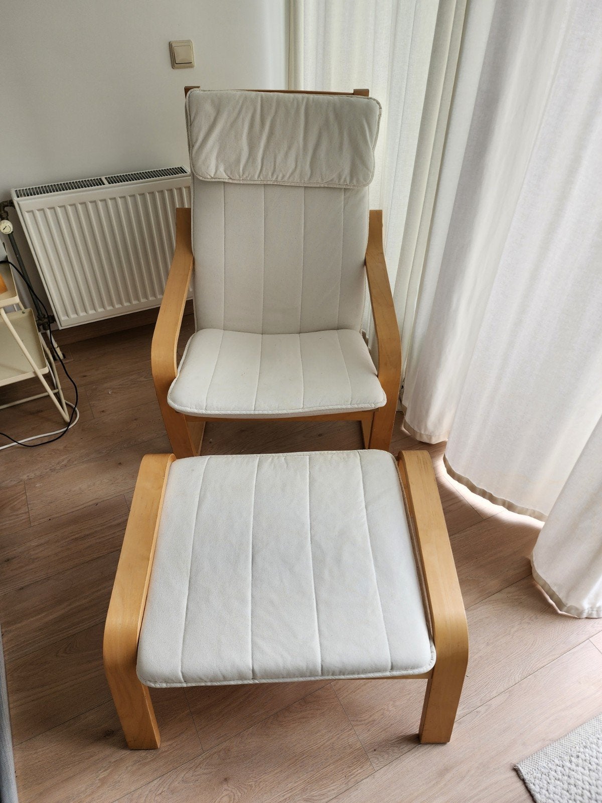 Ikea Pöang stoel met voetenbank - zo goed als nieuw, Huis en Inrichting, Fauteuils, Ophalen, 75 tot 100 cm, Stof, 50 tot 75 cm