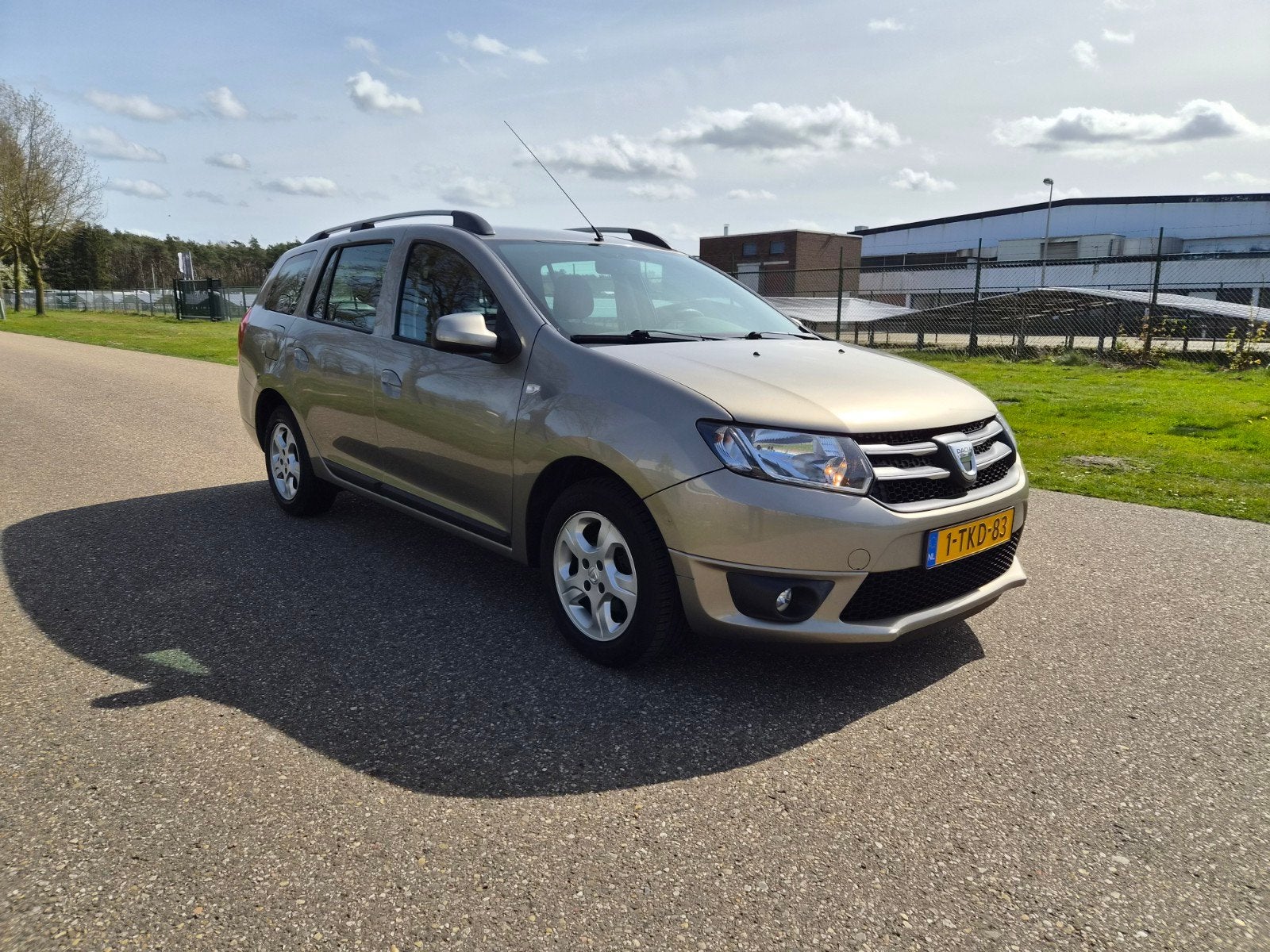 Dacia Logan 0.9 TCE  MCV 2014 Bruin  airco nw apk !!!, Auto's, Voorwielaandrijving, Stof, 40 €/maand, Zwart
