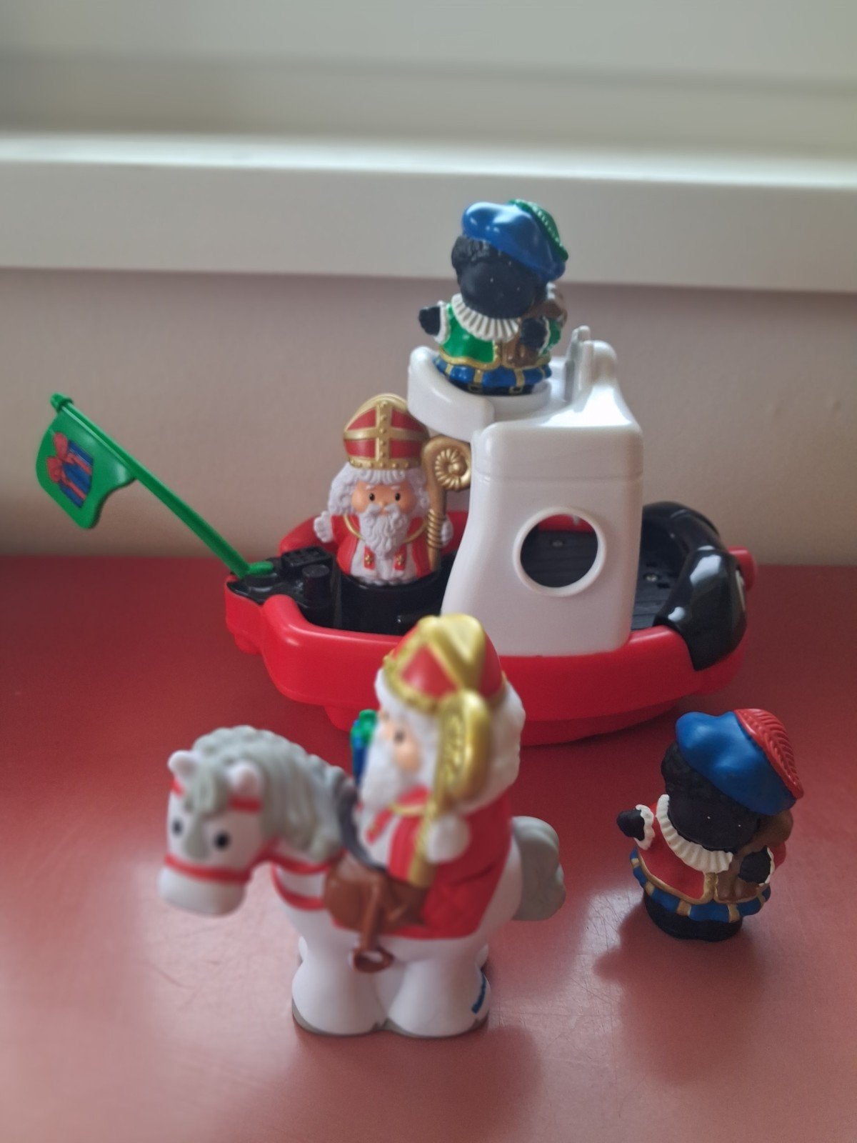 sinterklaasboot met paardje en 2 sinten en 2 pieten, Diversen, Ophalen of Verzenden, Zo goed als nieuw