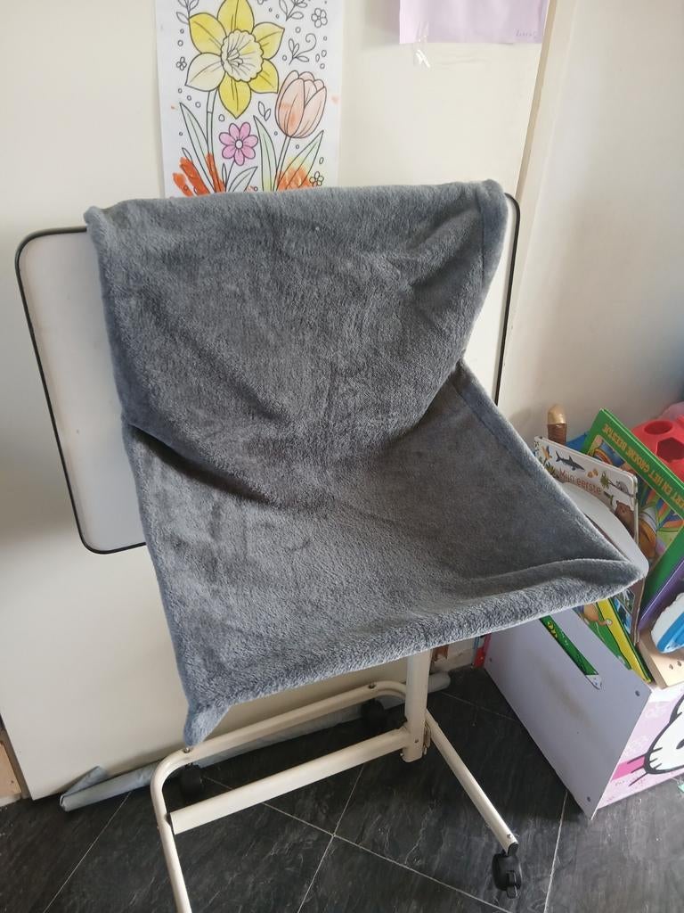 Lekkere grijze verwarming hangmat, Dieren en Toebehoren, Katten-accessoires, Ophalen of Verzenden, Zo goed als nieuw