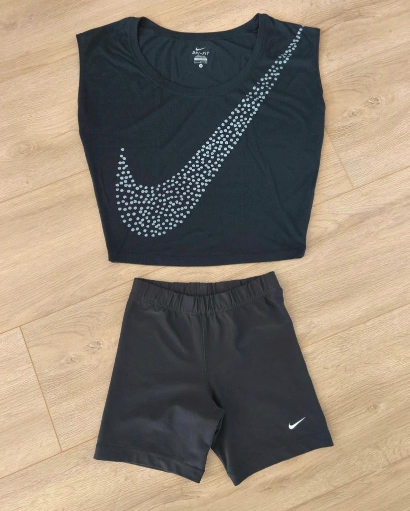 Nike - Sport set T-shirt & korte legging zwart - mt s, Verzenden, Zwart, Nike, Fitness of Aerobics