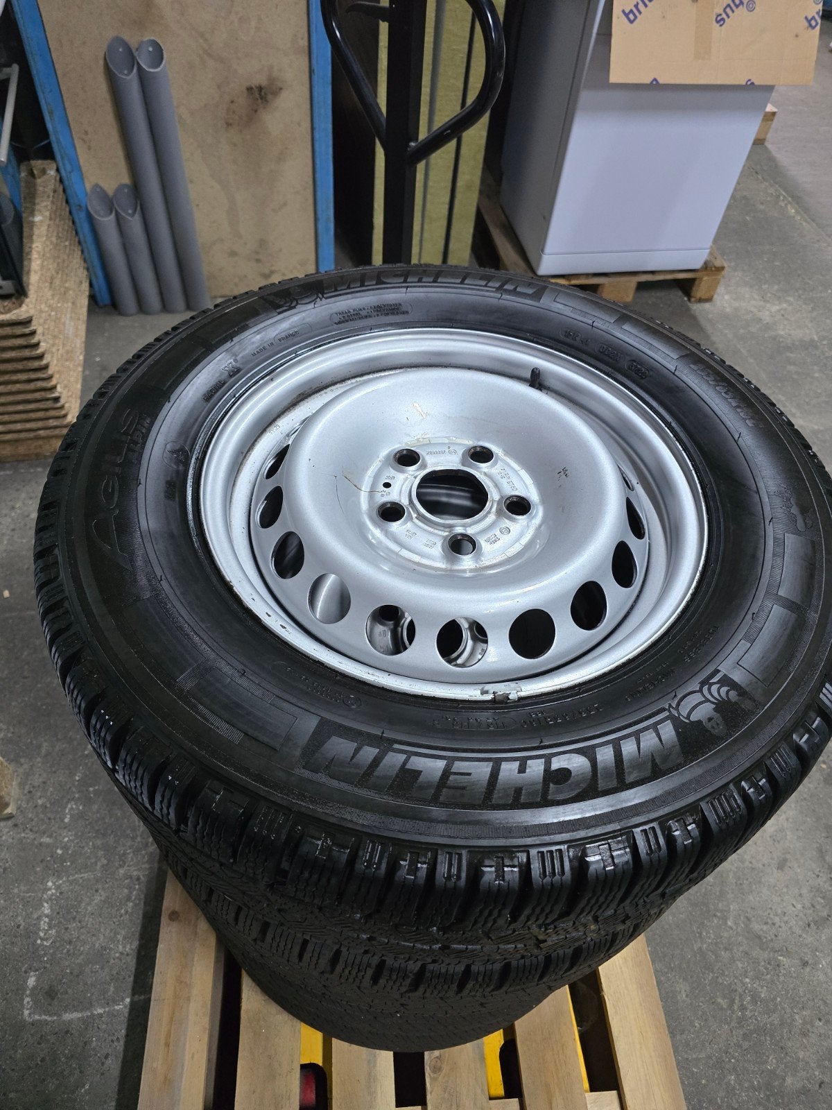 4 All-season banden met velgen voor Volkswagen Crafter 2019, Ophalen, Michelin, Semperit, Bestelwagen, 16 inch