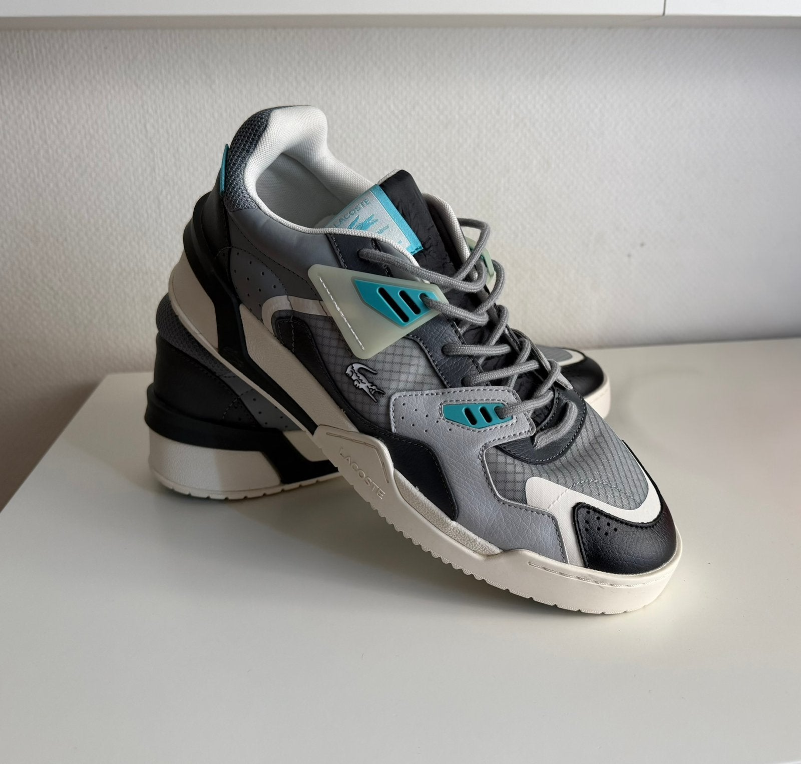 Lacoste Sneakers, Ophalen of Verzenden, Zo goed als nieuw, Overige kleuren