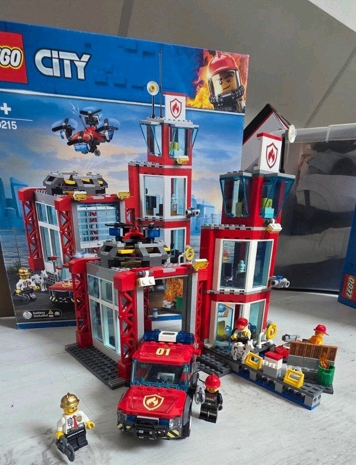 Lego City 60215 Brandweerkazerne met Licht & Geluid, Ophalen of Verzenden, Zo goed als nieuw