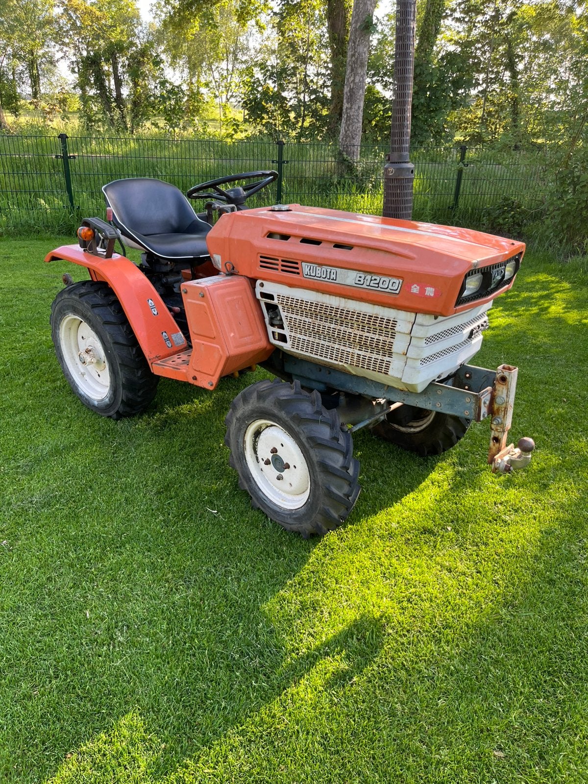 Kubota b1200 4 wielaandrijving mini trekker, Zakelijke goederen, Gebruikt, Tot 2500, Tot 80 Pk, Ophalen