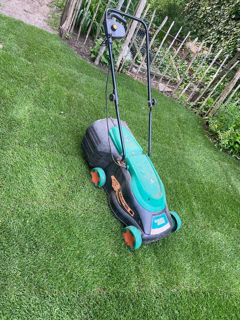 Black & Decker Elektrische Grasmaaier, Ophalen, Cirkelmaaier, Gebruikt, Elektrische grasmaaier