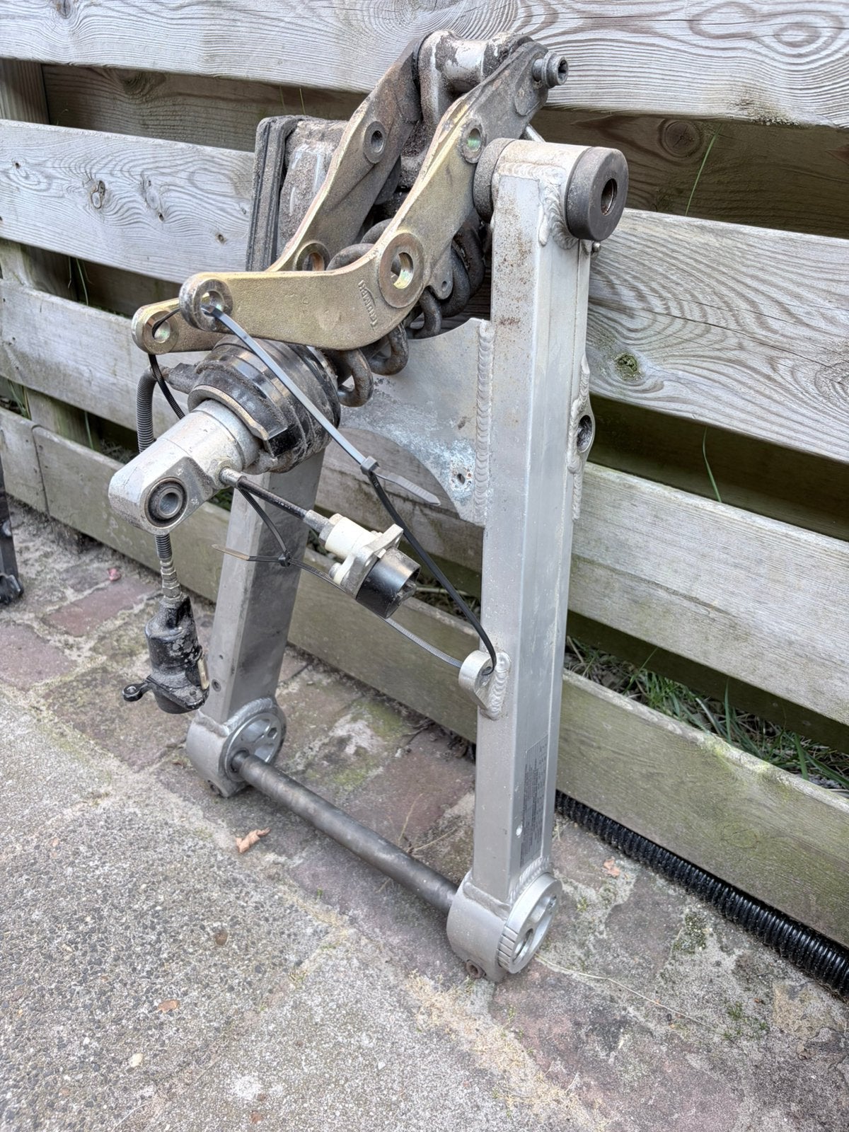 Achterbrug Triumph Trident., Ophalen