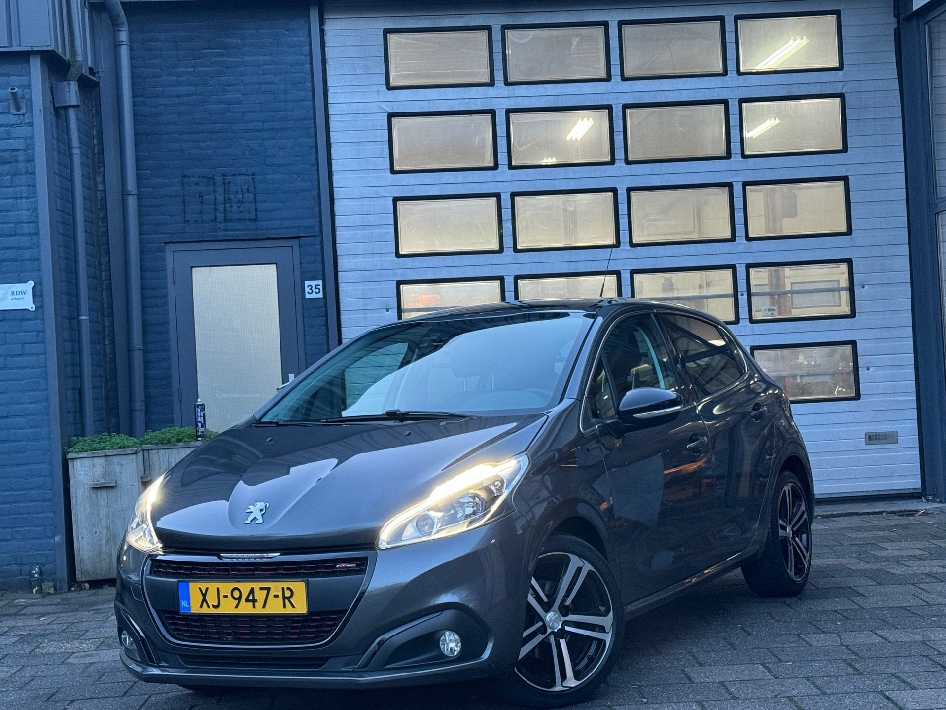 Peugeot 208 1.2 PureTech GT-line | Clima | Camera | Cruise |, Auto's, Peugeot, Voorwielaandrijving, Euro 6, 23 km/l, Bedrijf