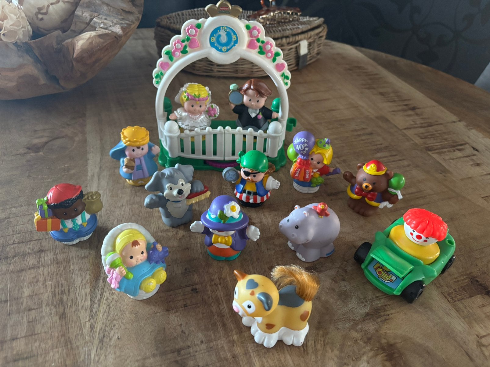 13 x little people poppetjes bruidspaar  met prieeltje, Ophalen of Verzenden, Speelset
