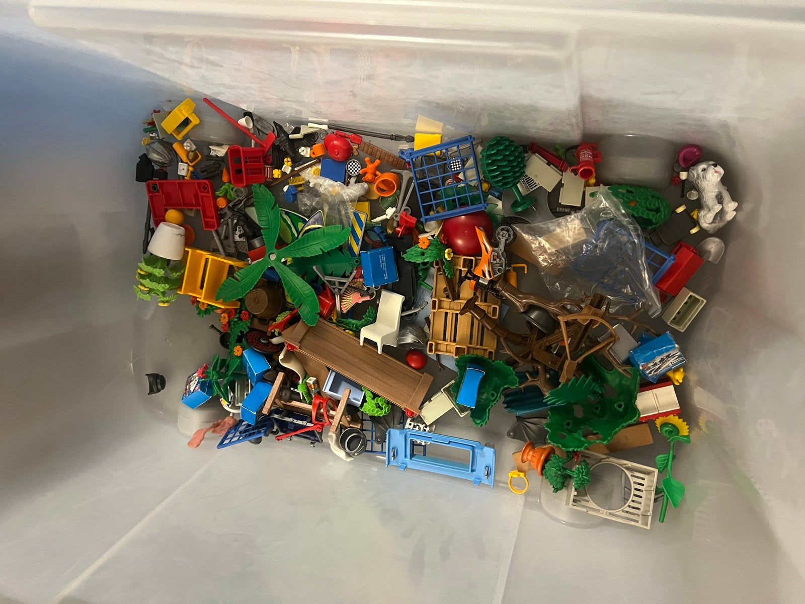 Foto 13 van Grote partij Playmobil: Hotel, Ziekenhuis, Zwembad, Camper