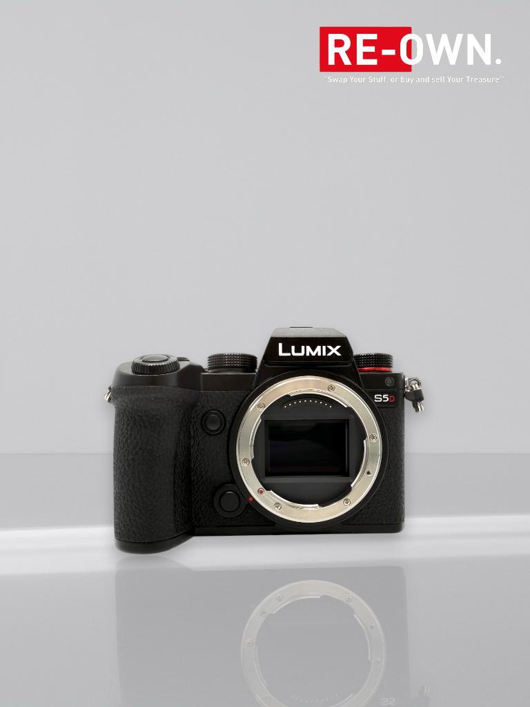 Panasonic Lumix S5D body(dual charger+2 batterijen), ., Compact, Ophalen of Verzenden, Zo goed als nieuw
