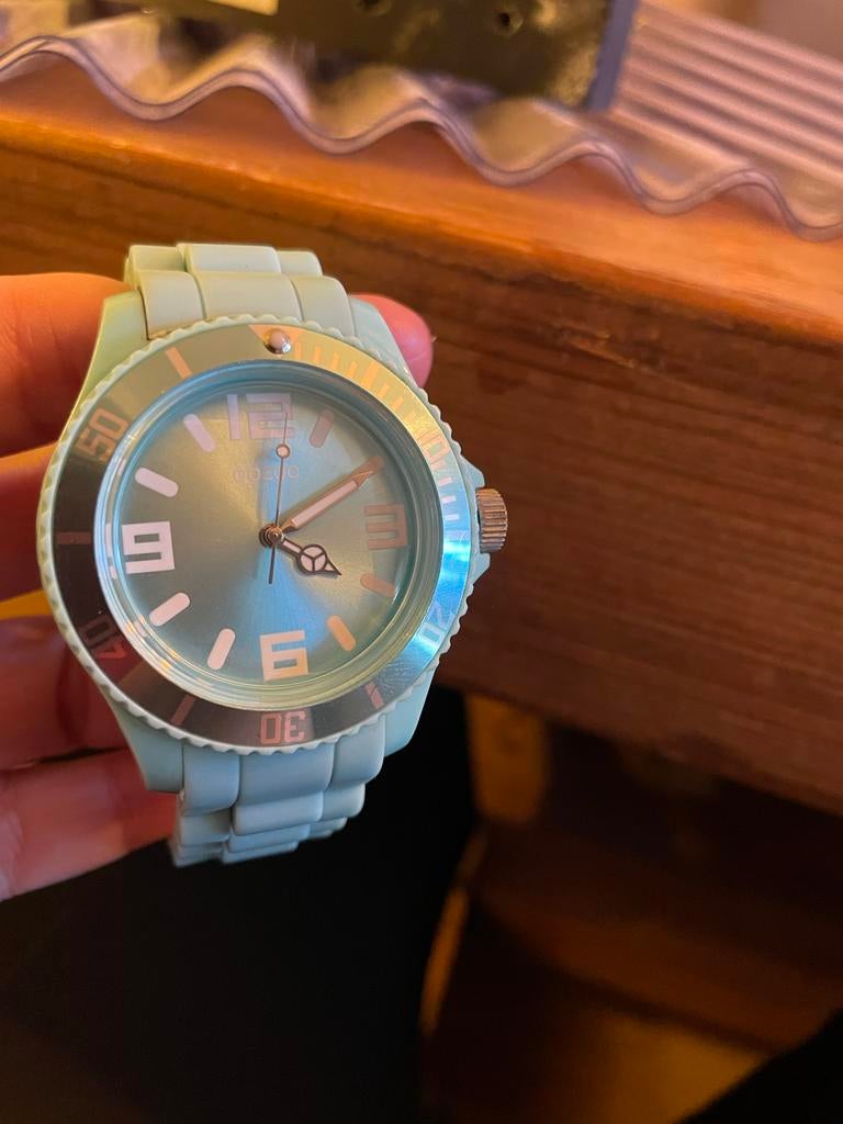 Babyblauw Ozoo horloge, Sieraden, Tassen en Uiterlijk, Overige merken, Kunststof, Gebruikt, Polshorloge