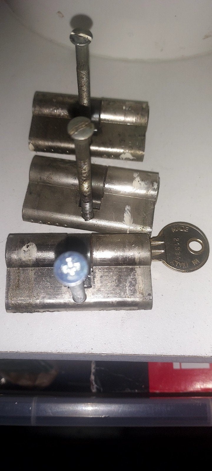3 gelijksluitende cilinders 30/30 1 sleutel, Ophalen of Verzenden, Koper of Messing, Slot