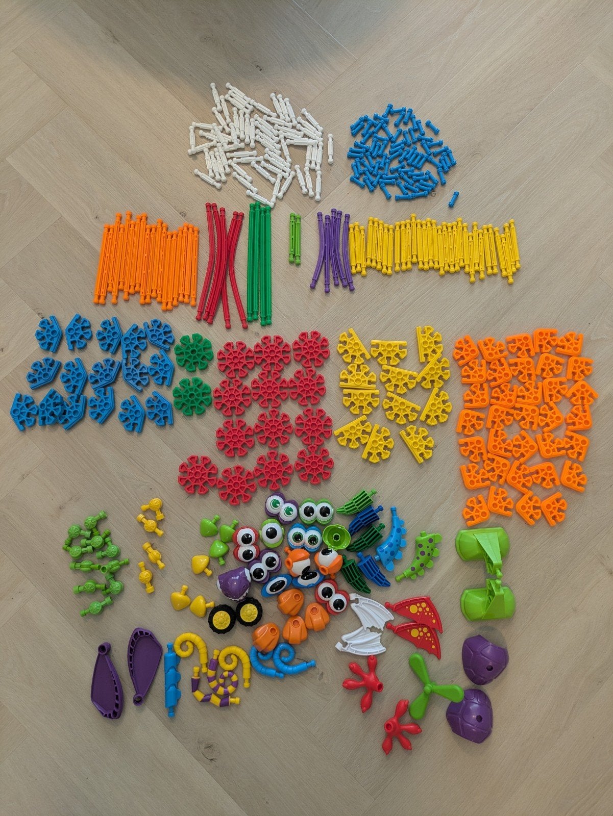 Kid K'nex Dino Dudes en extra set - 330 stuks, Ophalen of Verzenden, Gebruikt, K'nex