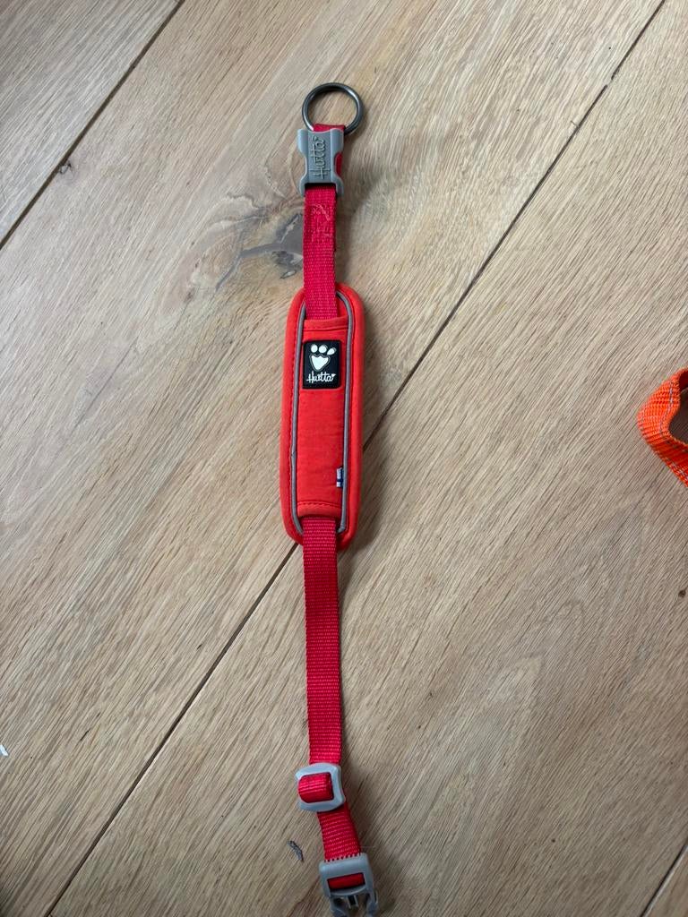 Hurtta Weekend Warrior halsband rood 25-35 cm, Ophalen of Verzenden, Gebruikt