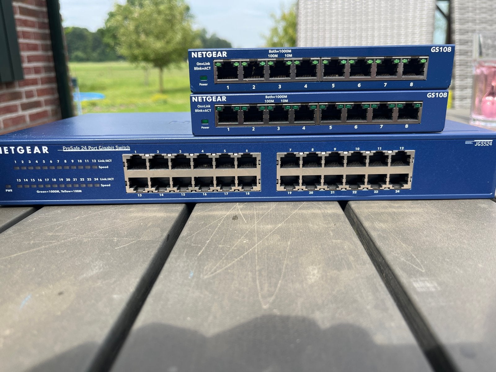 Netgear Switches: 2x GS108 en 1x JGS524 Gigabit Switch, Verzenden, Gebruikt