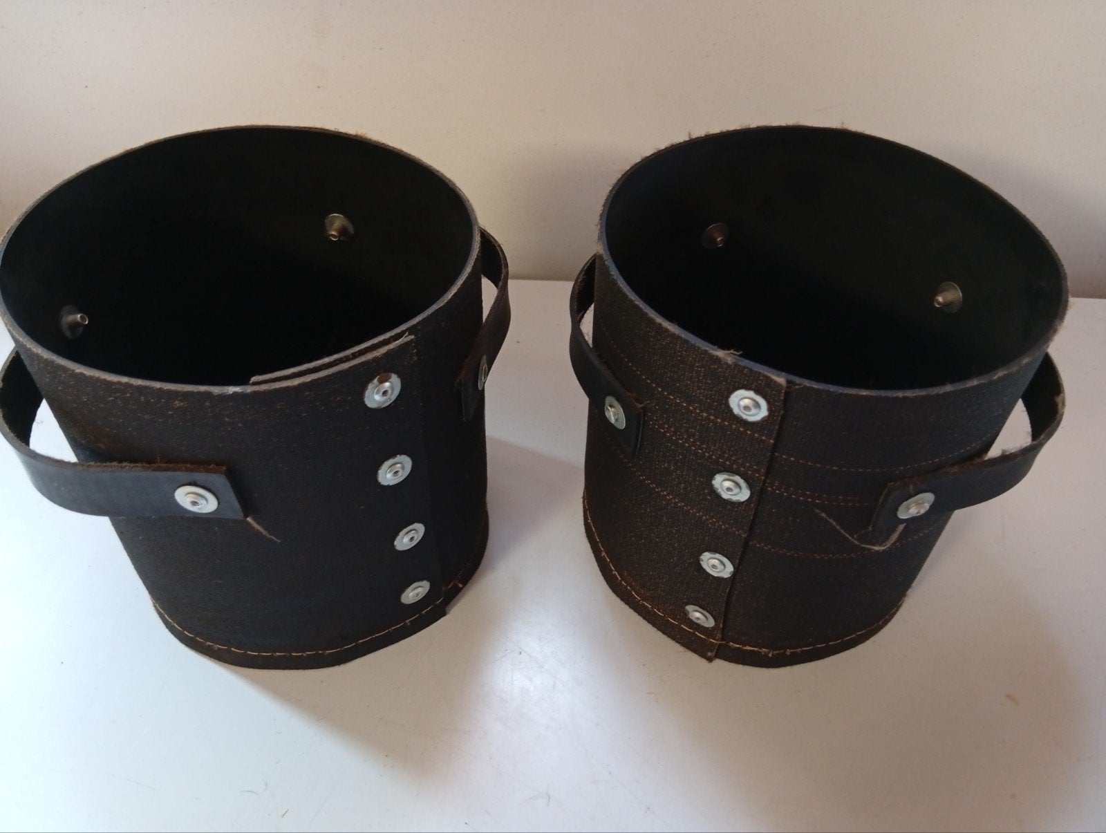 Set van 2 zwarte ronde potten met handvatten, Met handvatten, Gebruikt, Textiel, Rond