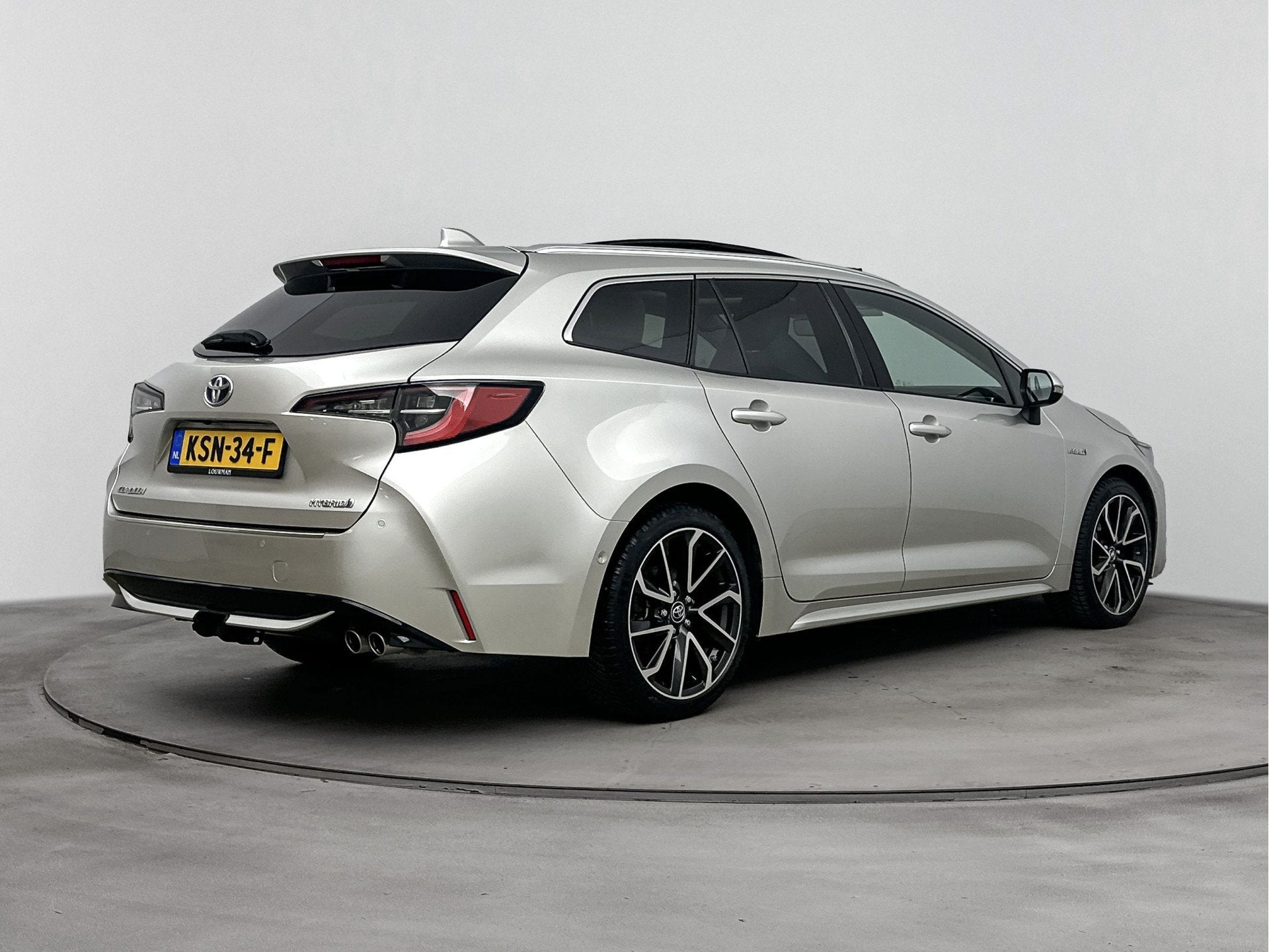 Foto 2 van Toyota Corolla Touring Sports 2.0 Hybrid Executive JBL | Stu