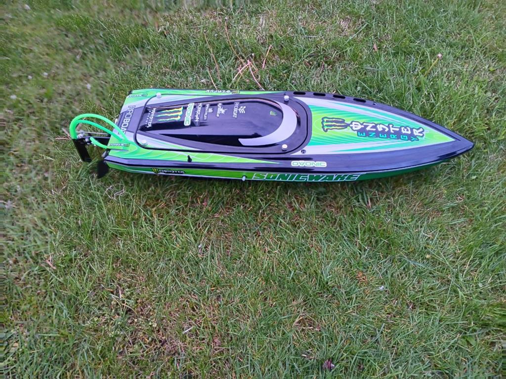 Als nieuw Sonicwake powerboat, Self-Righting, rc varend, Hobby en Vrije tijd, Modelbouw | Boten en Schepen, Ophalen of Verzenden