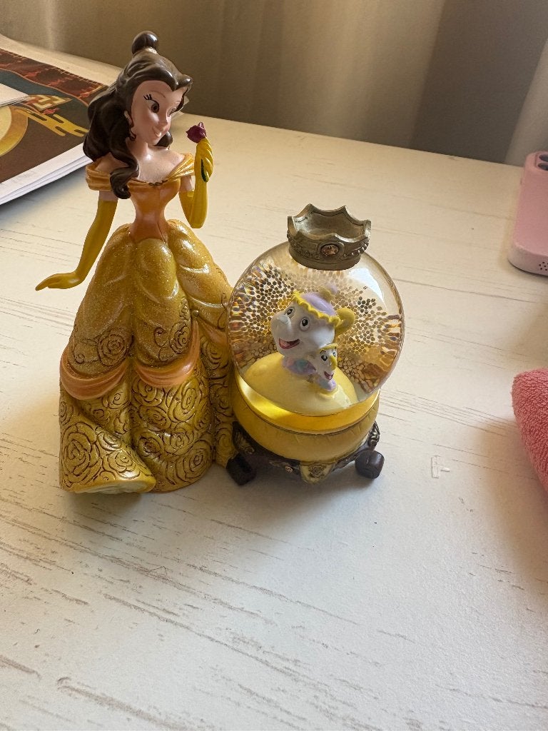 Disney sneeuwbol Belle, Ophalen, Assepoester of Belle, Zo goed als nieuw, Beeldje of Figuurtje