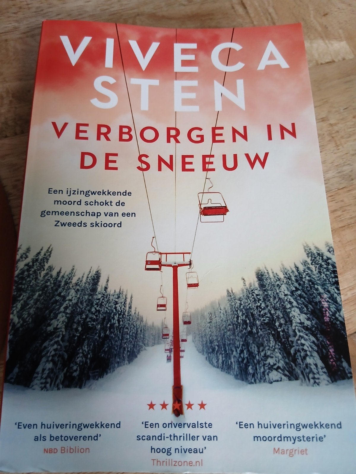 Spannende thriller: Verborgen in de Sneeuw - Viveca Sten, Boeken, Ophalen of Verzenden, Zo goed als nieuw, Viveca Sten, Scandinavië