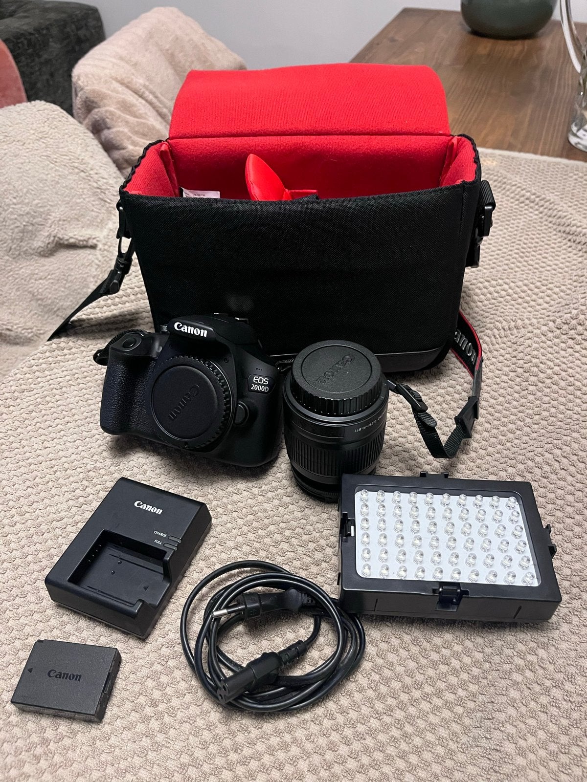 Canon EOS 2000D Spiegelreflexcamera met accessoires, Ophalen, Spiegelreflex, Canon, Nieuw