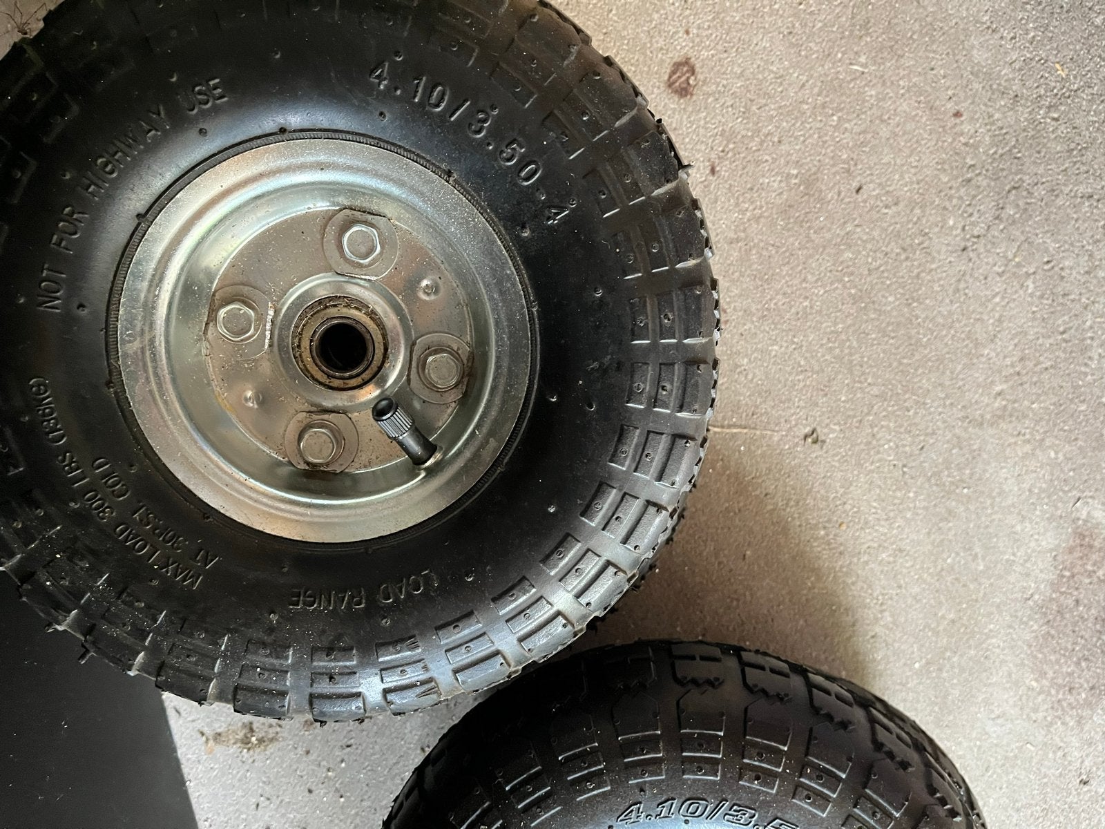 2 Nieuwe Luchtbandjes 4.10/3.50-4 voor Steekwagen/Kruiwagen, Ophalen