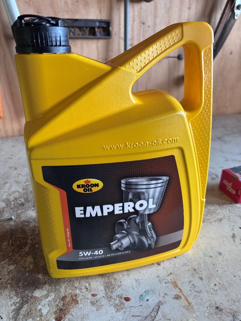 Ruim 4 liter Kroon emperol olie 5w40, Ophalen