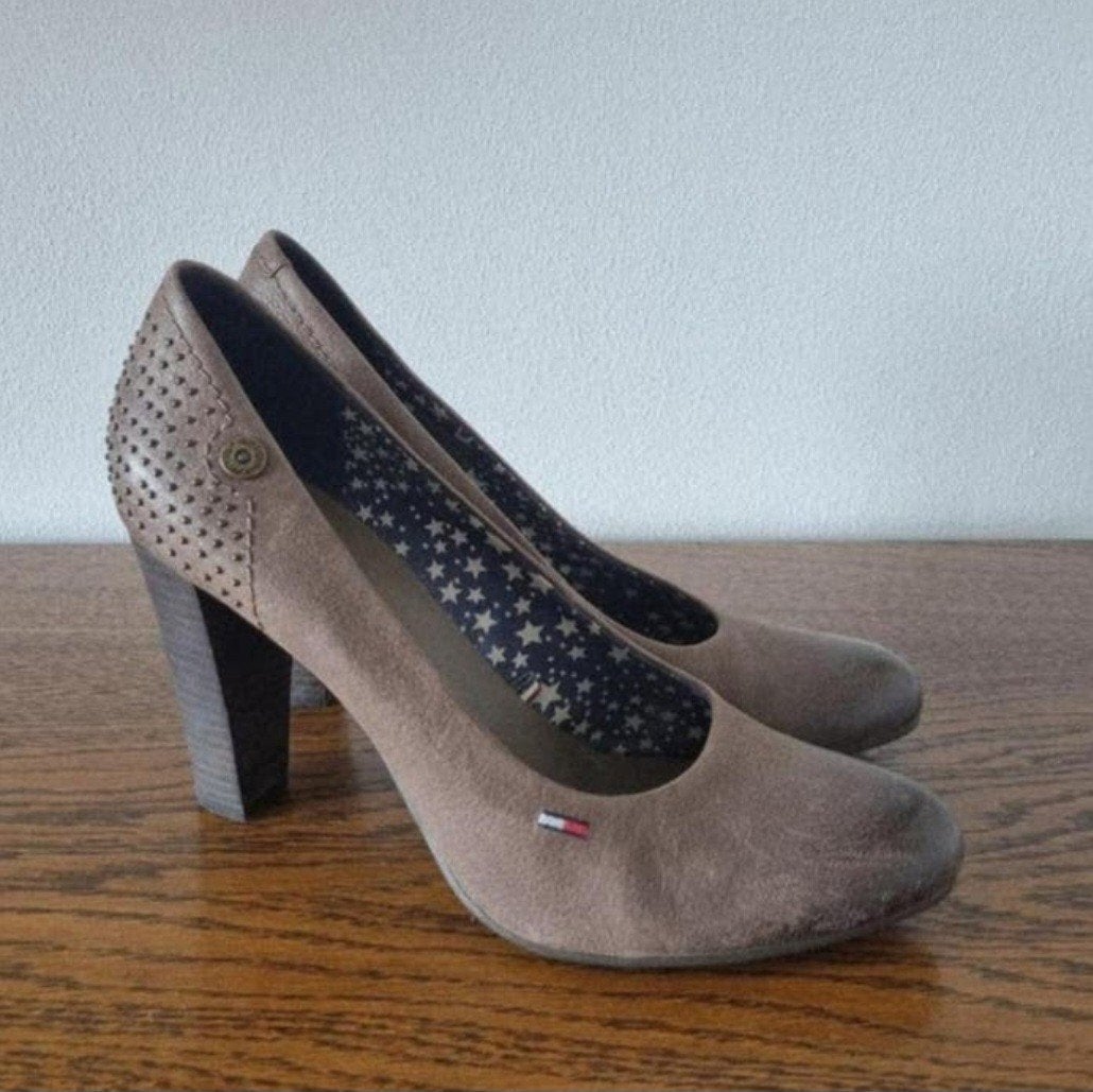 Bruine tommy hilfiger pumps hakken maat 41, Pumps, Bruin, Ophalen of Verzenden, Zo goed als nieuw
