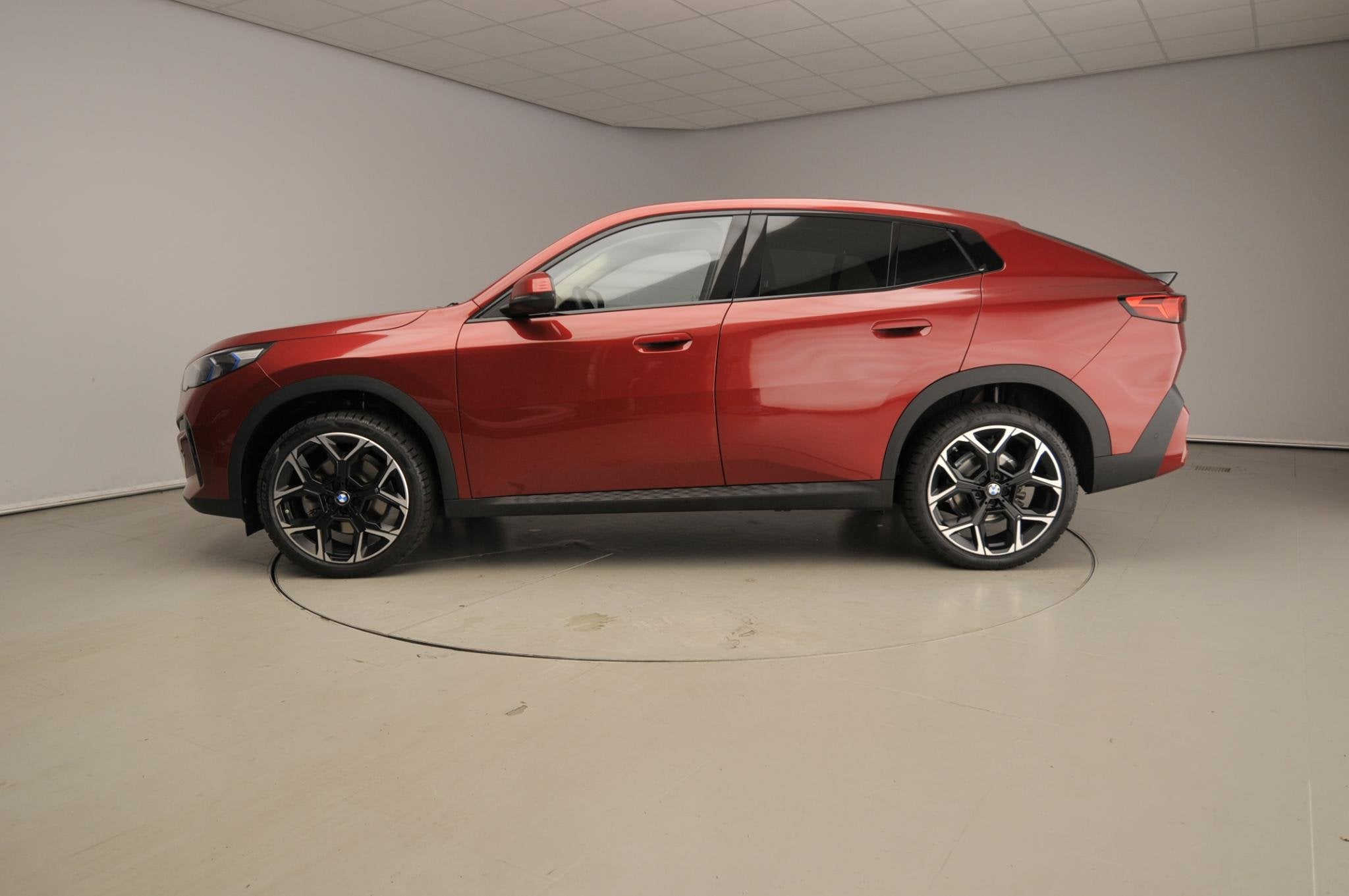 BMW X2 sDrive20i | LED | Navigatie | Stoelverwarming | Keyle, Auto's, Dealer onderhouden, Euro 6, Met garantie (alle), 3 cilinders