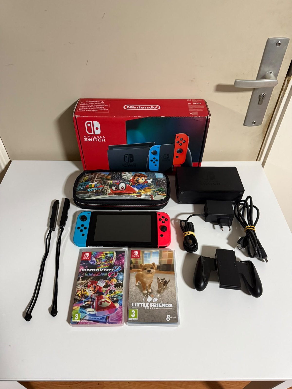Nintendo Switch 2022 Editie + Mario Kart 8 Deluxe & Meer, Racen en Vliegen, Ophalen of Verzenden, Zo goed als nieuw, 3 spelers of meer