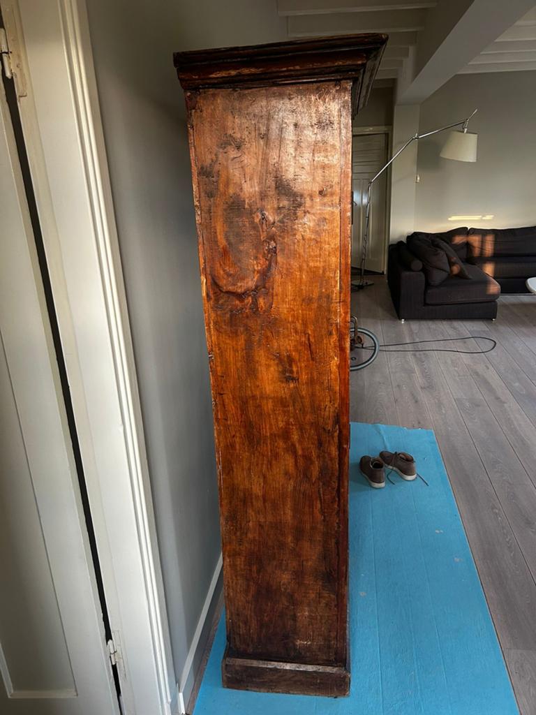 Gratis Antieke houten kast - massief hout, Ophalen, Zo goed als nieuw