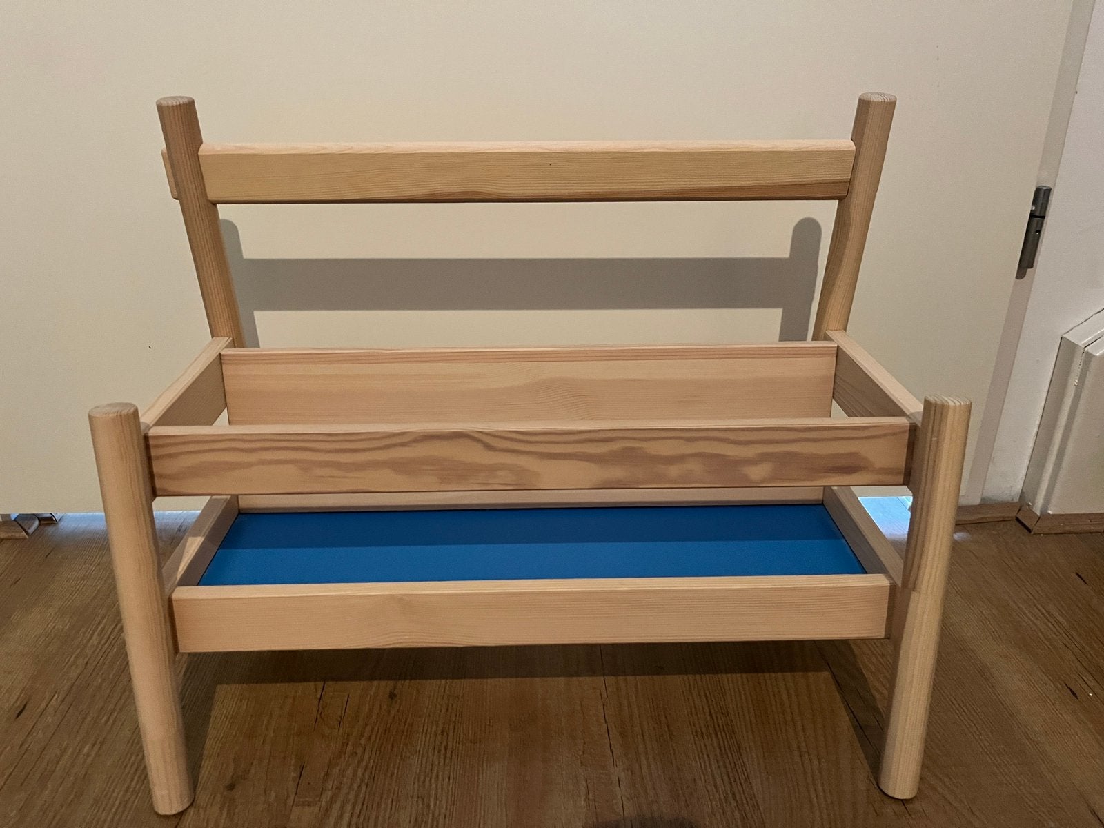 Ikea Flisat boekenstandaard, Kinderen en Baby's, Kinderkamer | Tafels en Stoelen, Ophalen, Zo goed als nieuw, Stoel(en)