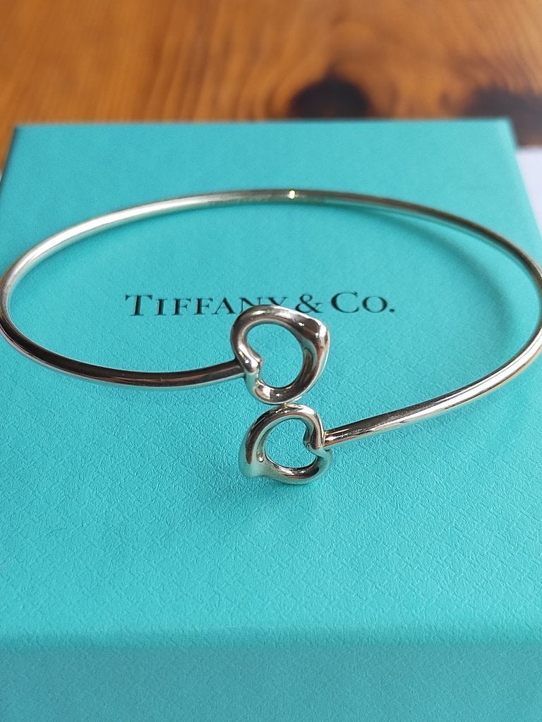 Mooie originele Tiffany and Co bangle met harten, Ophalen of Verzenden, Zo goed als nieuw, Zilver, Zilver