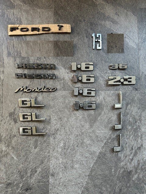 17 x Ford embleem GL Mondeo 2.3 1.6 1.3 T logo emblemen., Ophalen of Verzenden, Gebruikt, Gebruiksvoorwerp