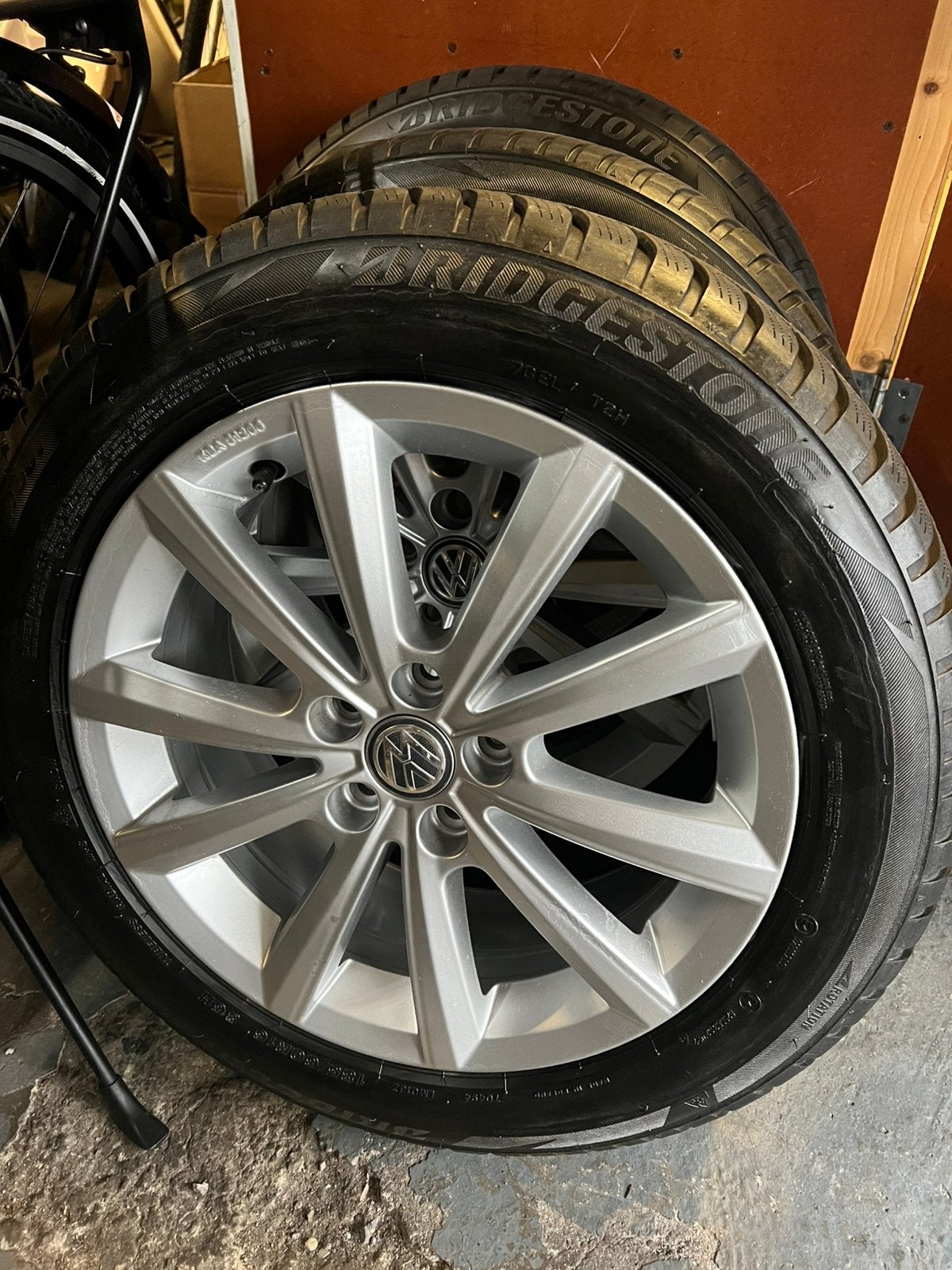 4x Volkswagen winterbanden Bridgestone met velgen, 16 inch, Banden en Velgen, Personenwagen, 185 mm