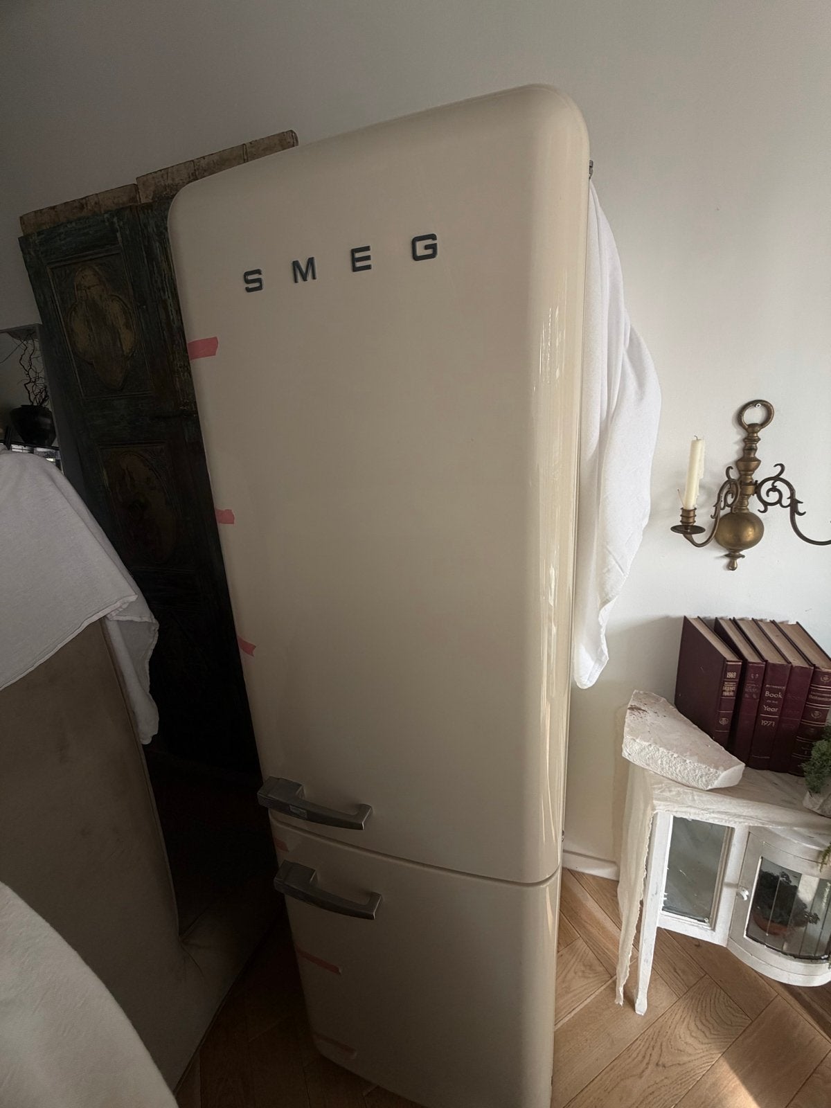 Foto 6 van Smeg Koelkast met Vriezer - Crème Retro Design