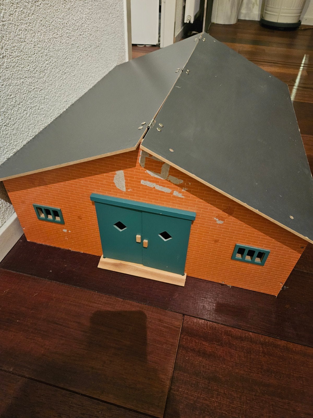 Houten stal voor oa Schleich paarden, Ophalen, Gebruikt, Jongen of Meisje