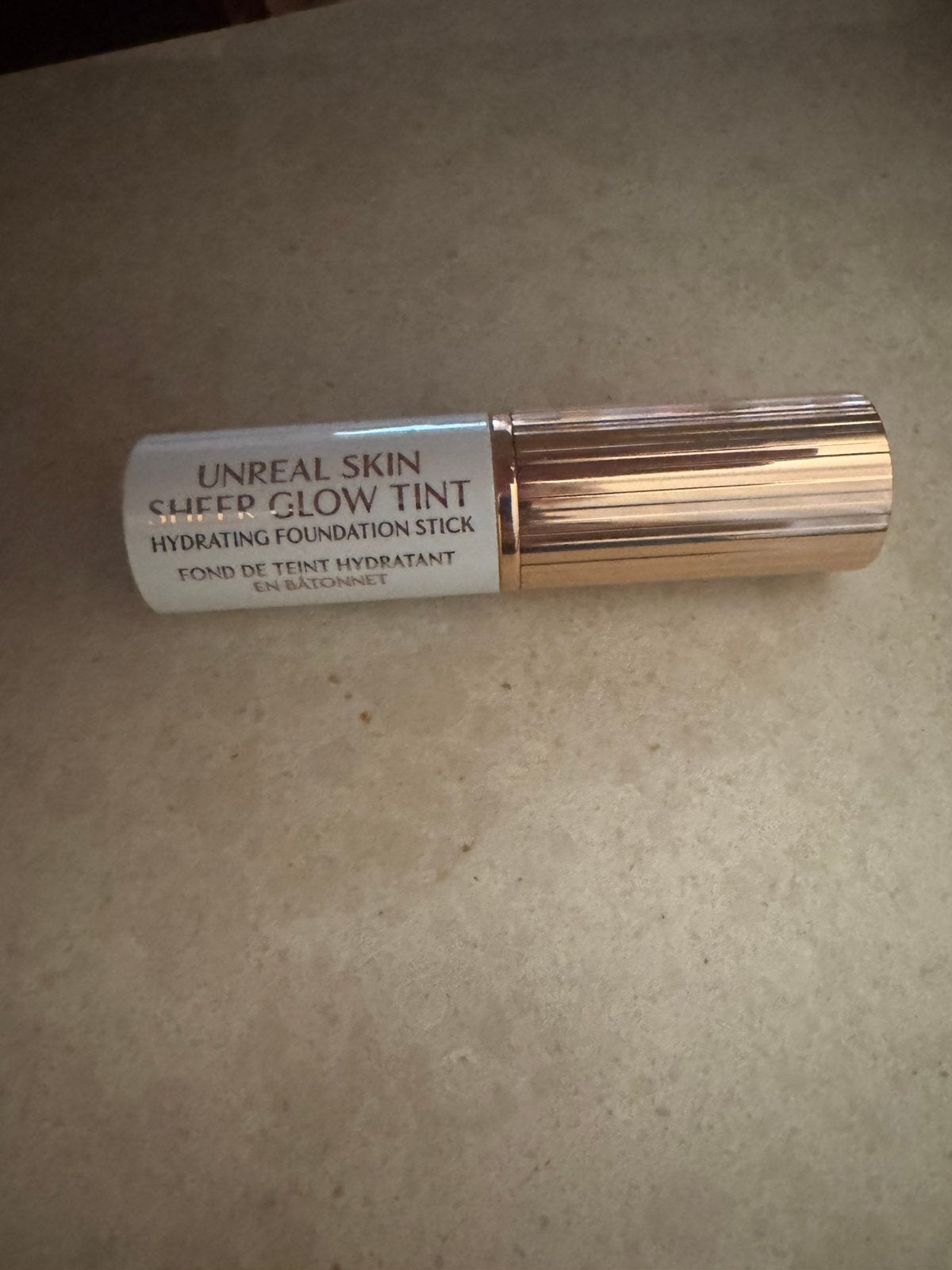 Charlotte Tilbury unreal skin 7.5, Ophalen of Verzenden, Zo goed als nieuw, Beige, Gehele gezicht