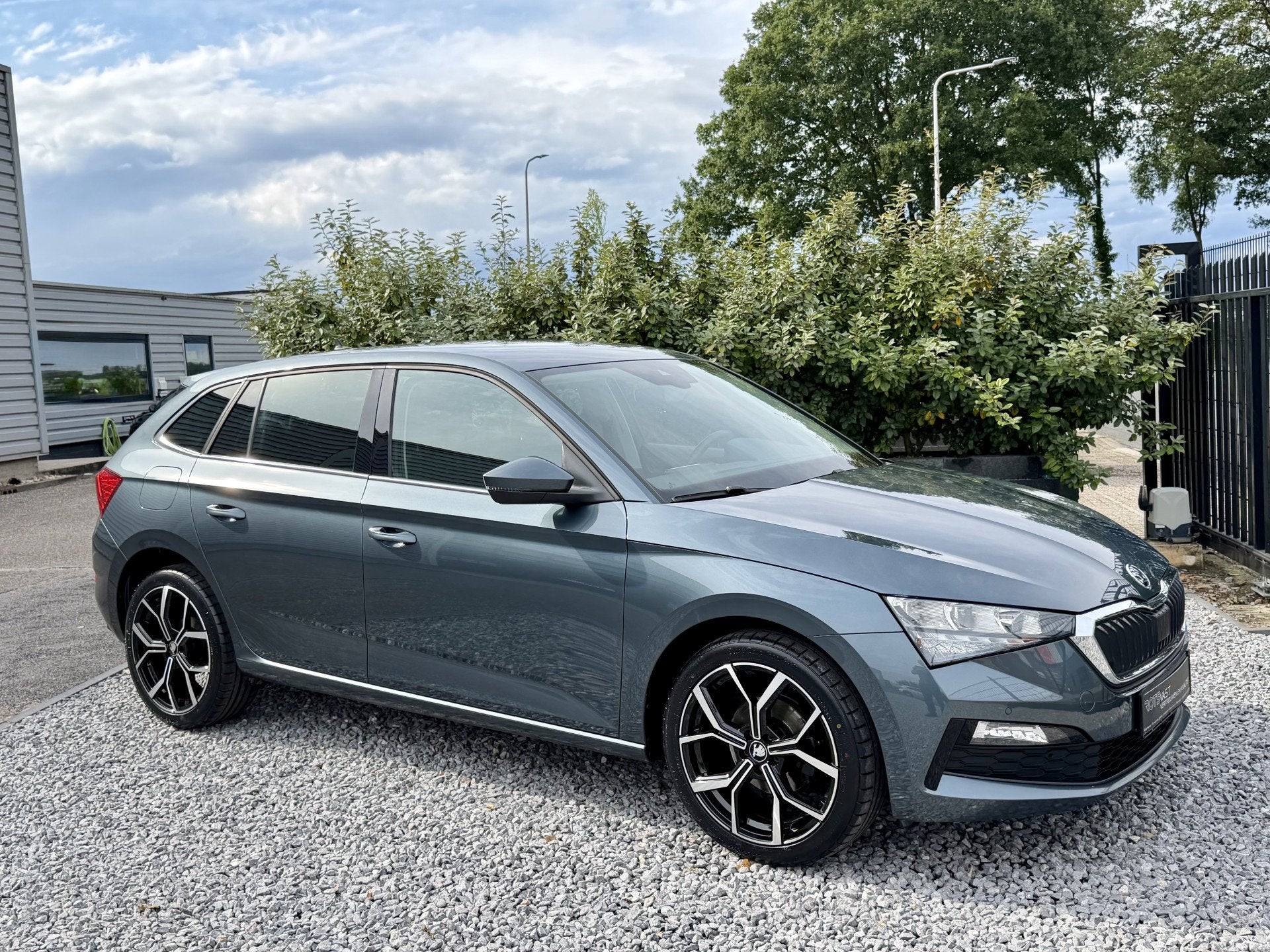 Skoda Scala 1.0 TSI DSG Ambition Navi|Carplay|LED|Stoelverw, Auto's, Dealer onderhouden, Scala, Gebruikt, Huisgarantie