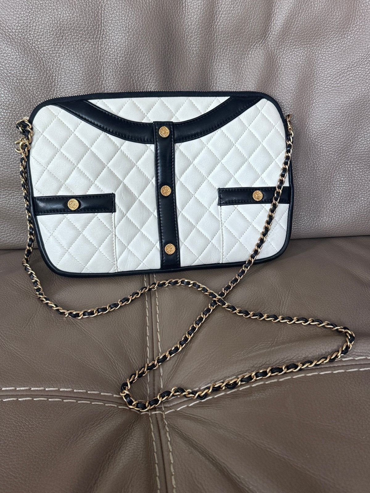 CHANEL Lambskin Quilted Medium Girl Shoulder Bag, Sieraden, Tassen en Uiterlijk, Ophalen of Verzenden, Zo goed als nieuw, Wit