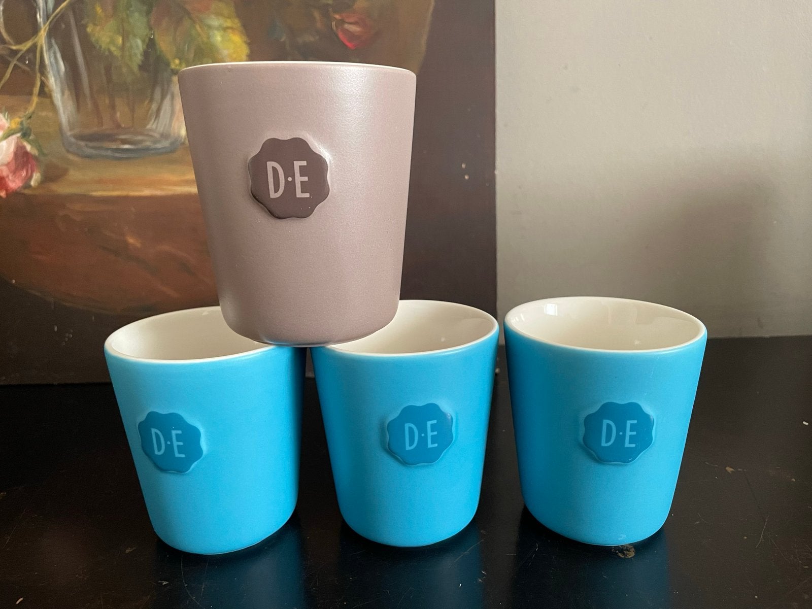 4 Douwe Egberts bekers, Ophalen of Verzenden, Steen/keramiek, Meerkleurig, Overige merken